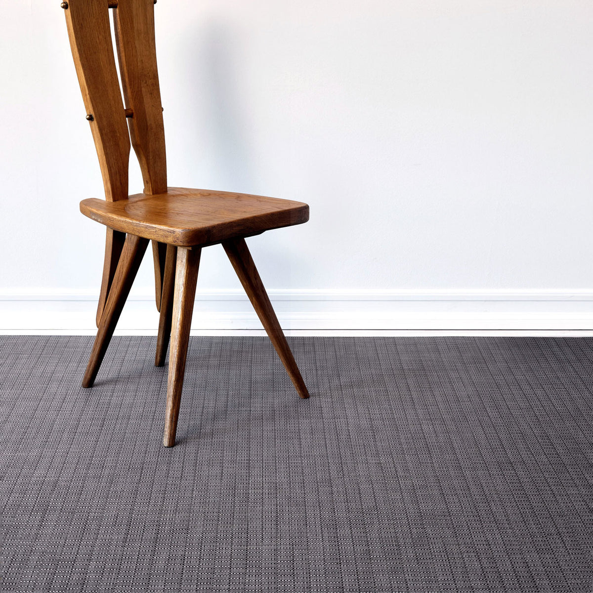 Thatch Rugs - Pewter With Prop